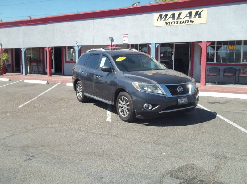 2014 Nissan Pathfinder null photo 2