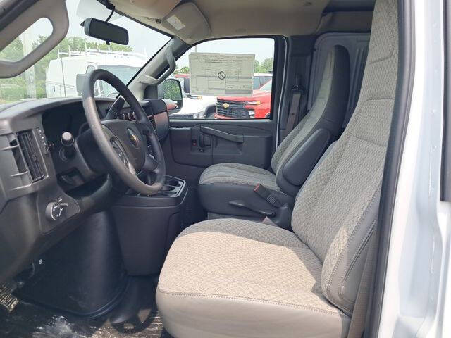 2025 Chevrolet Express 3500