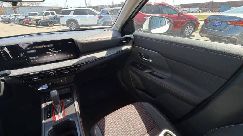 2025 Nissan Kicks SR