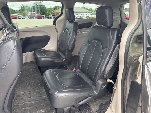 2017 Chrysler Pacifica Touring-L