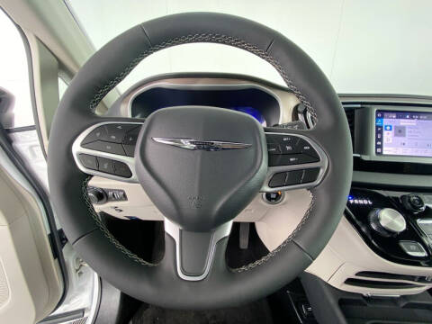 2024 Chrysler Voyager LX