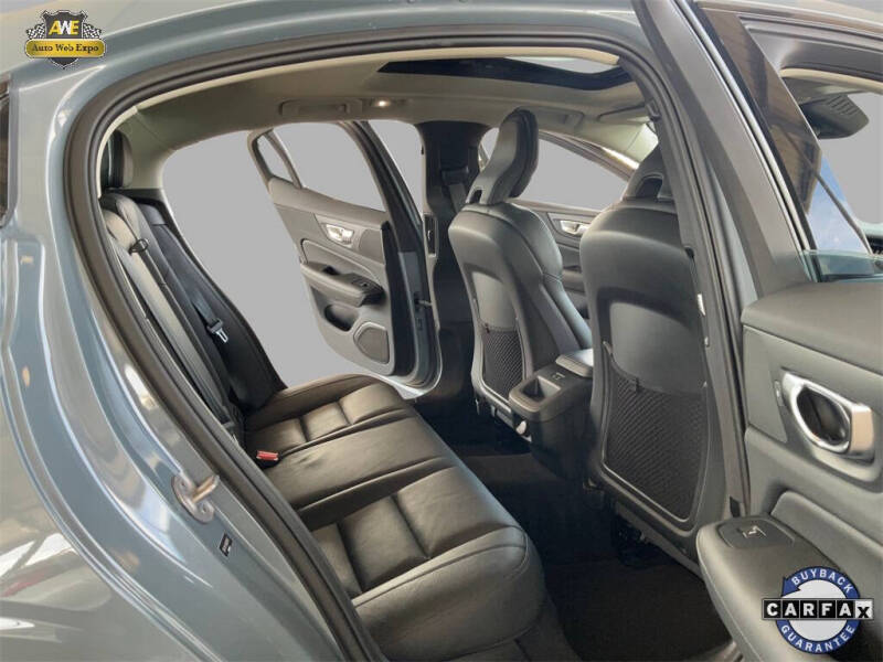 2024 Volvo S60 B5 Plus Dark Theme