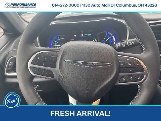 2025 Chrysler Pacifica Plug-In Hybrid Select