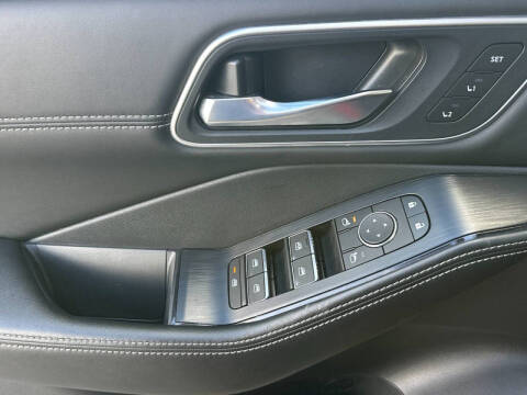 2025 Nissan Rogue Platinum