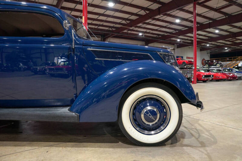 1937 Ford Deluxe