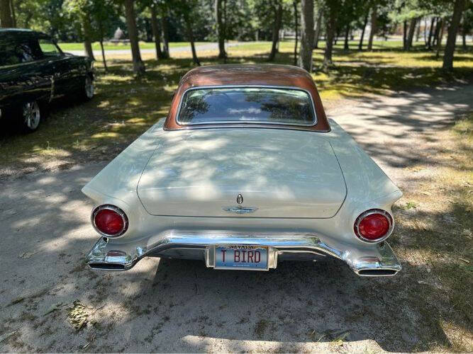 1957 Ford Thunderbird
