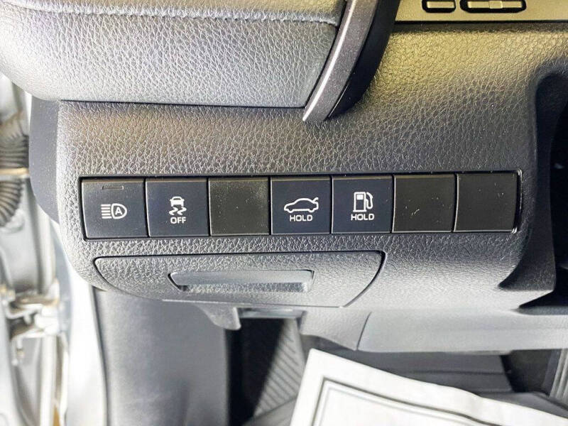 2022 Toyota Camry Hybrid XLE