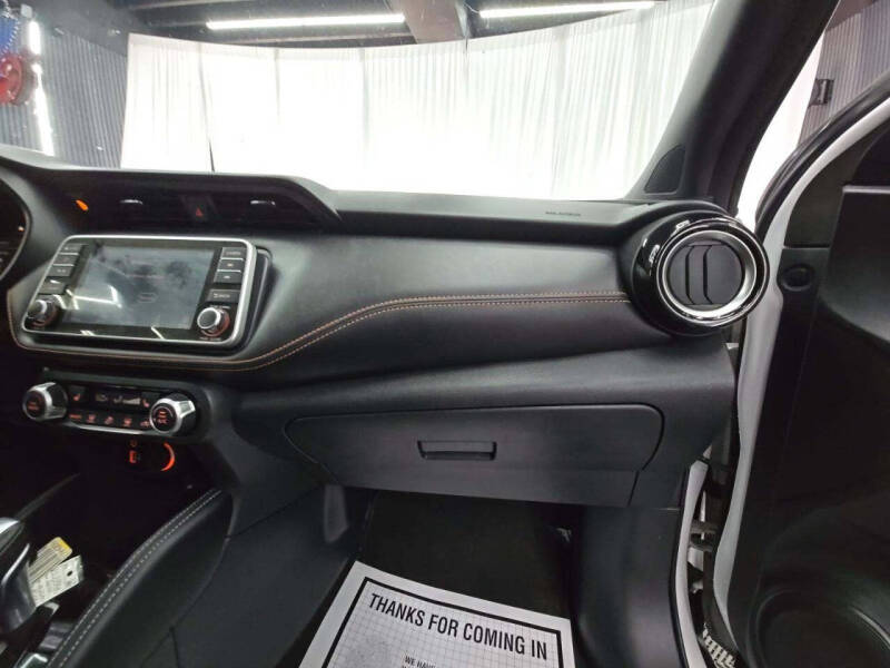 2020 Nissan Kicks SR