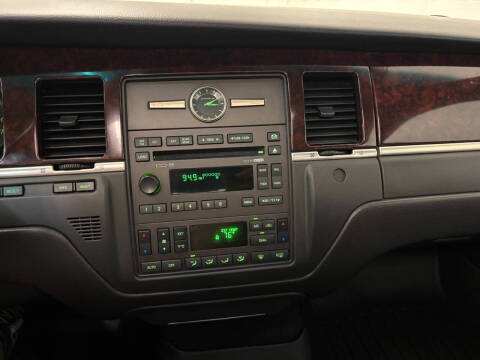 2006 Lincoln Town Car Signature Limited