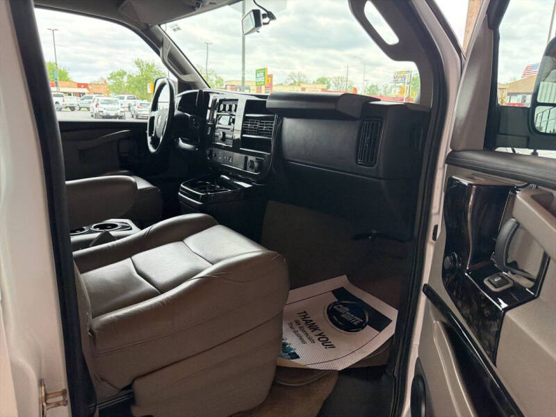 2022 Chevrolet Express 2500