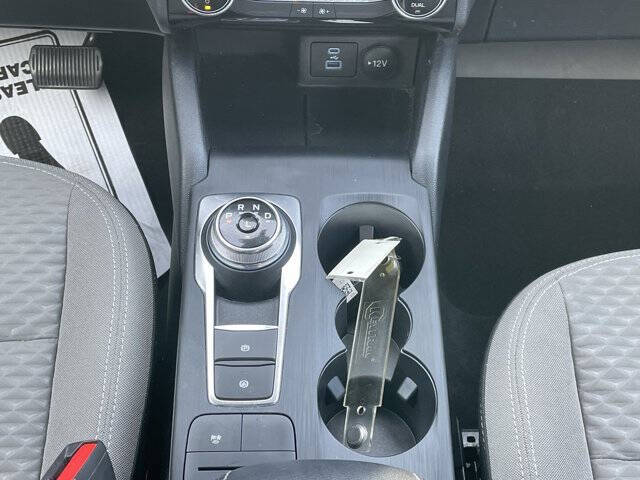 2022 Ford Escape Hybrid SE