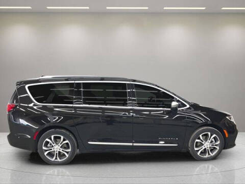 2025 Chrysler Pacifica Pinnacle