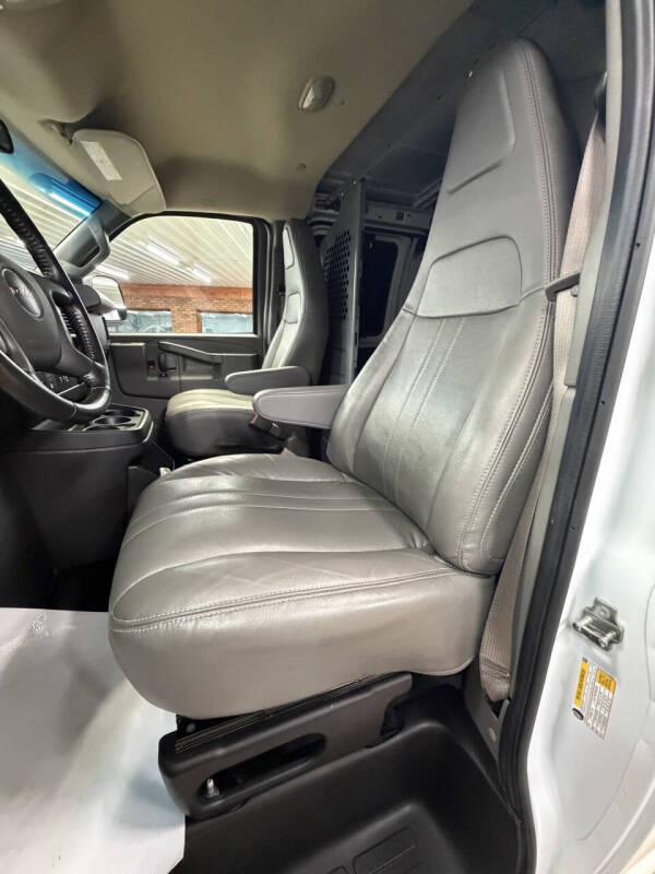 2023 GMC Savana 2500