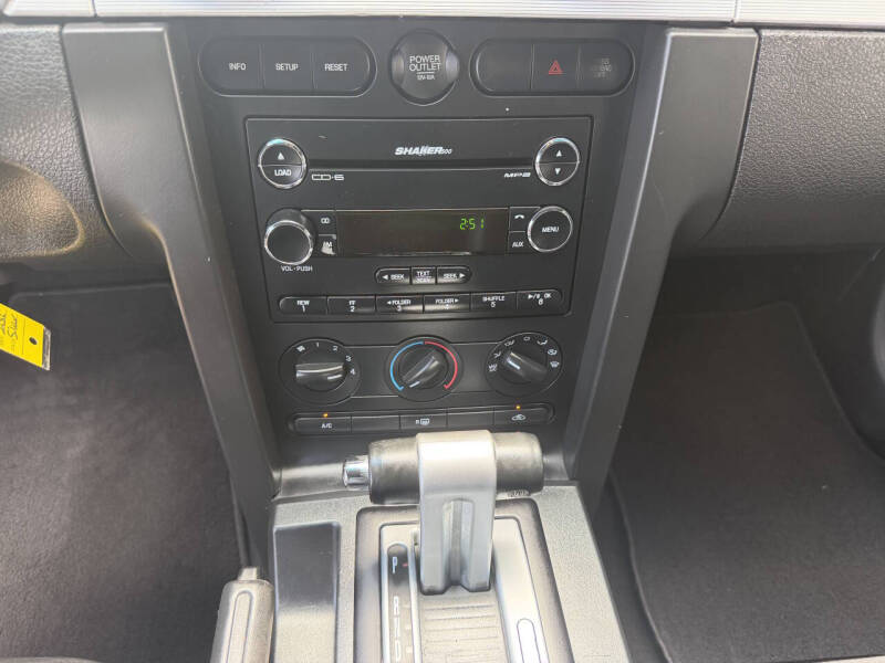 2008 Ford Mustang V6 Deluxe