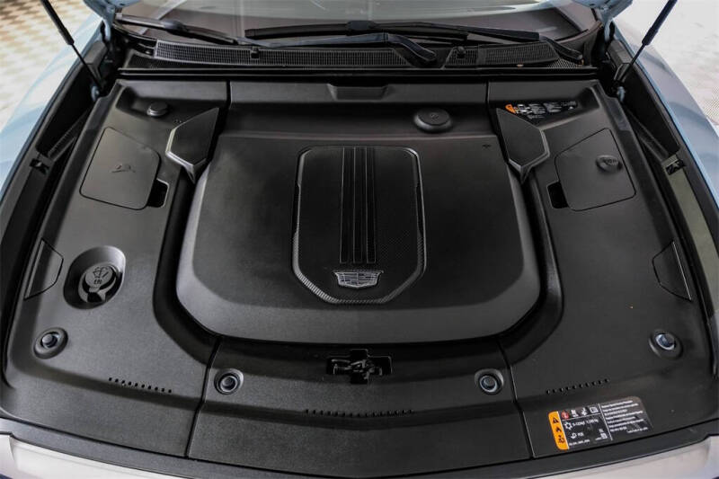 2024 Cadillac LYRIQ Luxury 1