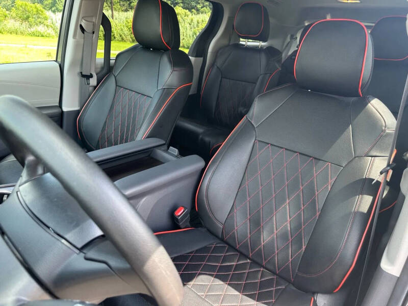 2024 Toyota Sienna LE 8-Passenger