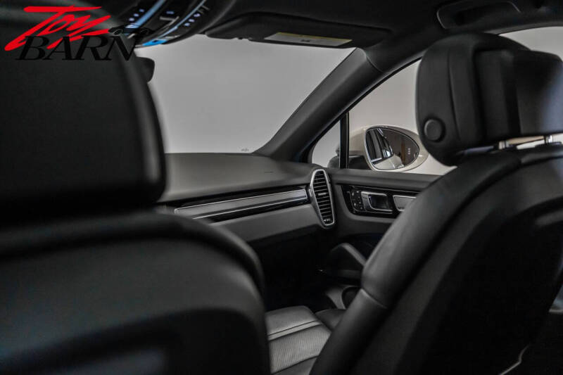 2023 Porsche Cayenne Coupe Platinum Edition