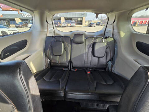 2017 Chrysler Pacifica Touring-L Plus