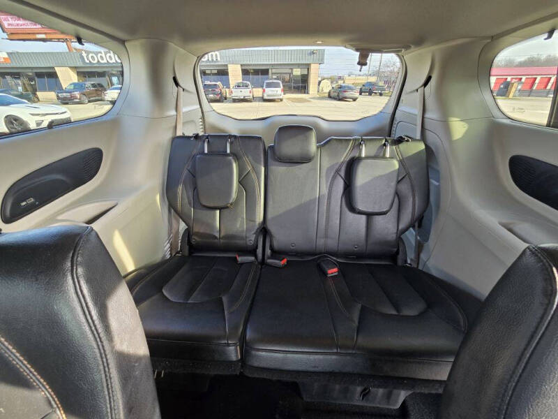 2017 Chrysler Pacifica Touring-L Plus