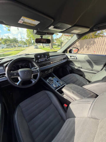 2023 Mitsubishi Outlander SE Special Edition