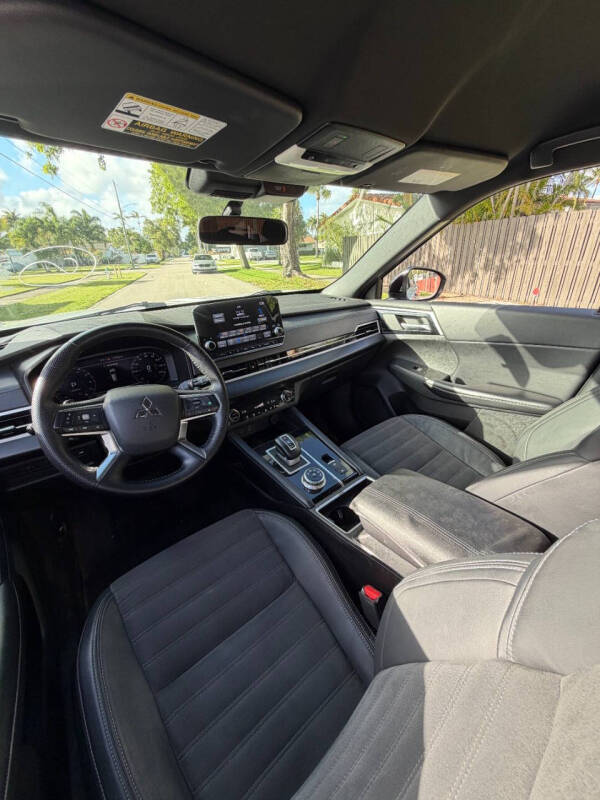 2023 Mitsubishi Outlander SE Special Edition