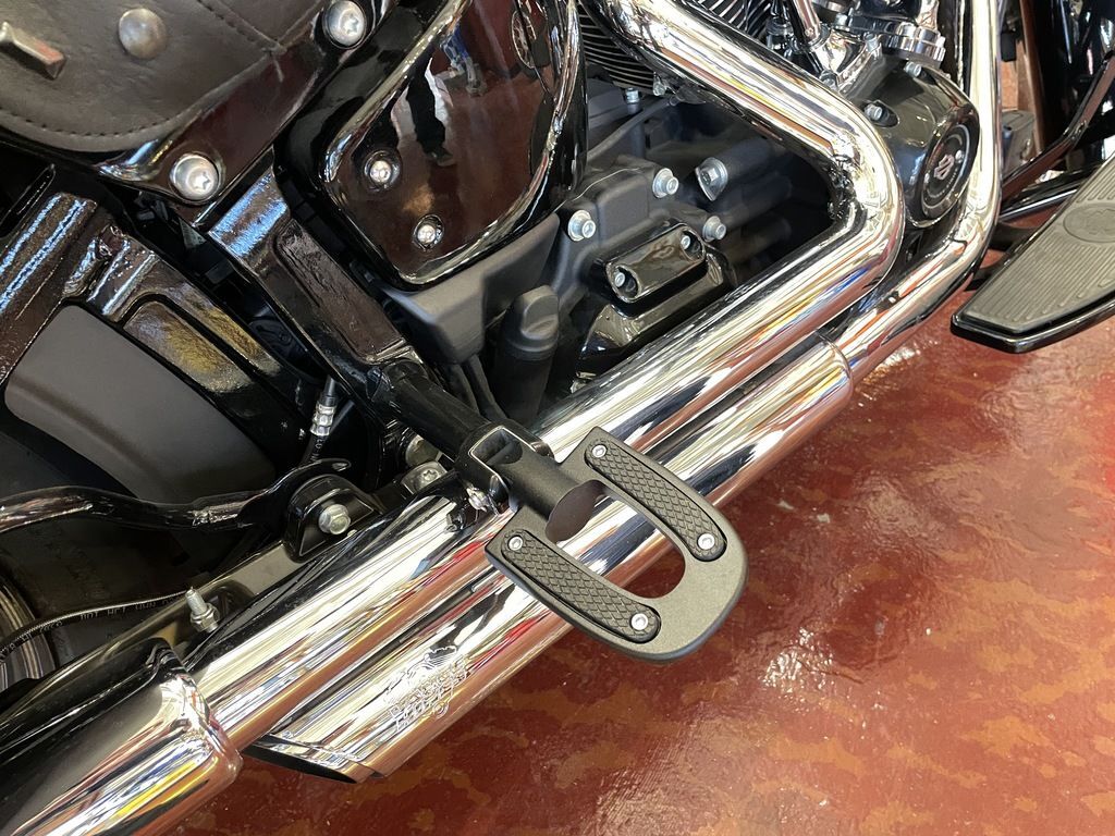 2019 Harley-Davidson® FLHCS - Heritage Classic 114 22