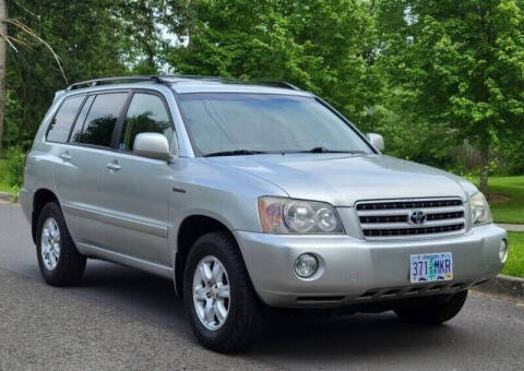 2003 Toyota Highlander for sale at CLEAR CHOICE AUTOMOTIVE in Milwaukie OR