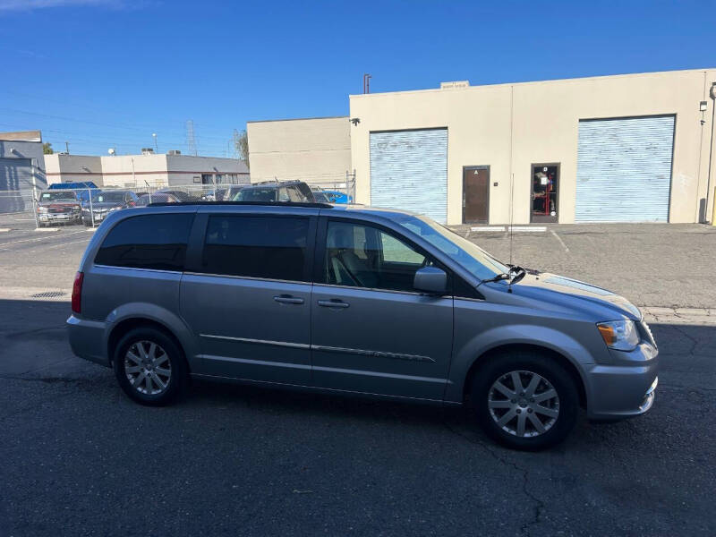 2015 Chrysler Town & Country Touring photo 11