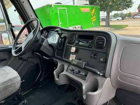 2013 Freightliner M2 106
