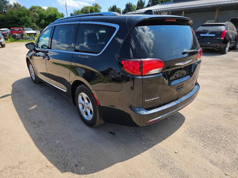 2017 Chrysler Pacifica Touring-L Plus