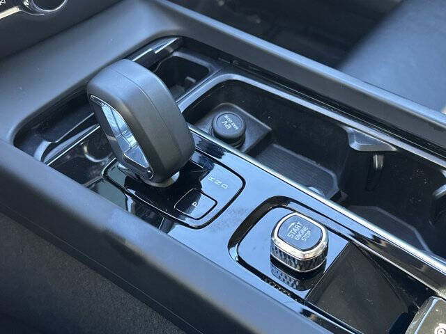 2024 Volvo S60 B5 Core Dark Theme