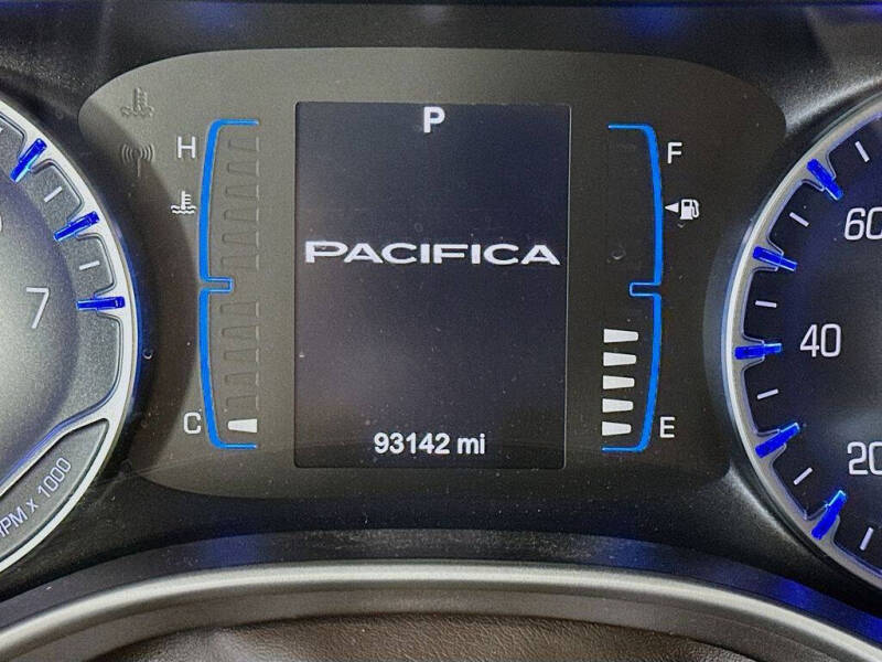 2017 Chrysler Pacifica Touring-L