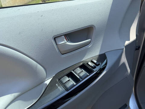 2012 Toyota Sienna LE 8-Passenger