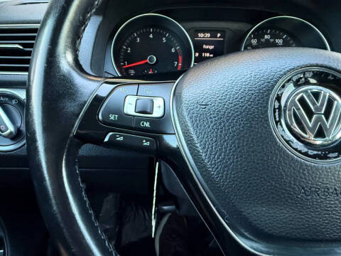 2017 Volkswagen Passat 1.8T R-Line