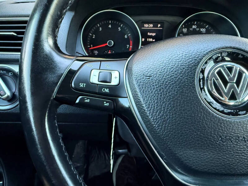 2017 Volkswagen Passat 1.8T R-Line