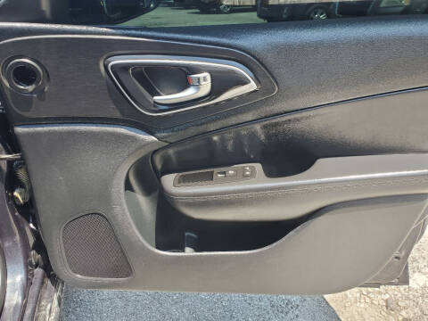 2017 Chrysler 200 Limited