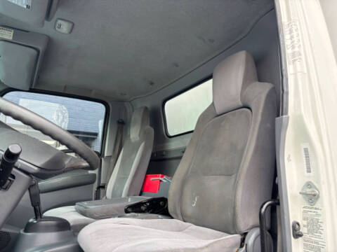 2017 Isuzu NRR 24FT Box Van