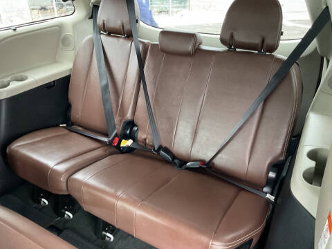 2017 Toyota Sienna Limited Premium 7-Passenger