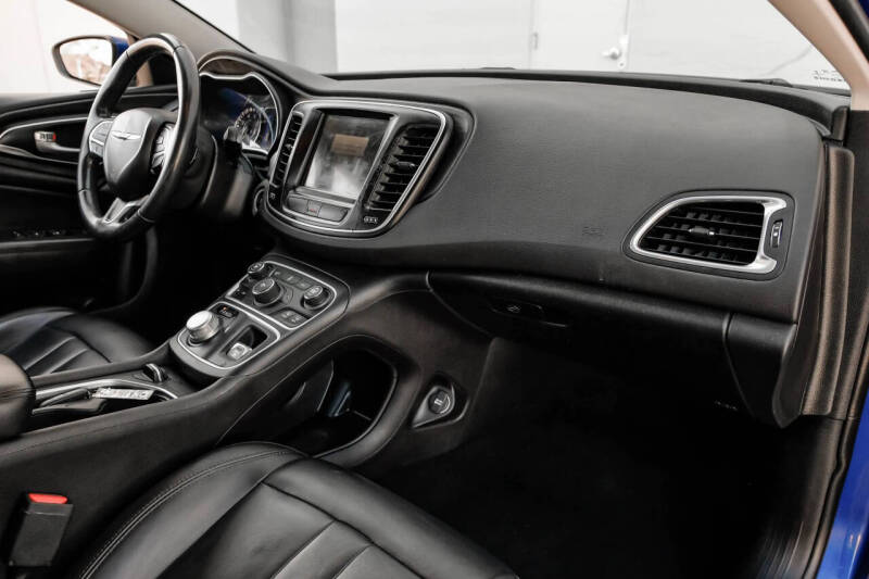 2017 Chrysler 200 Limited Platinum