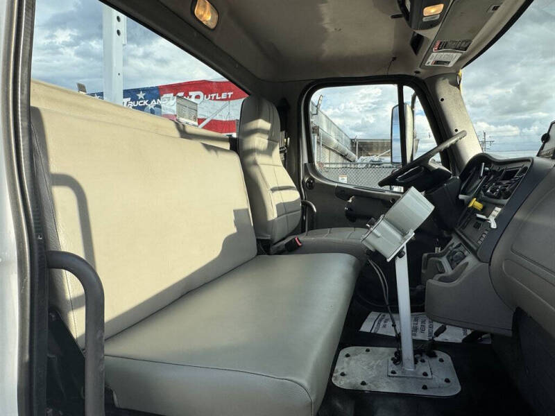 2019 Freightliner M2 106
