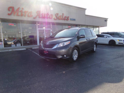 2011 Toyota Sienna XLE 7-Passenger Auto Access Seat