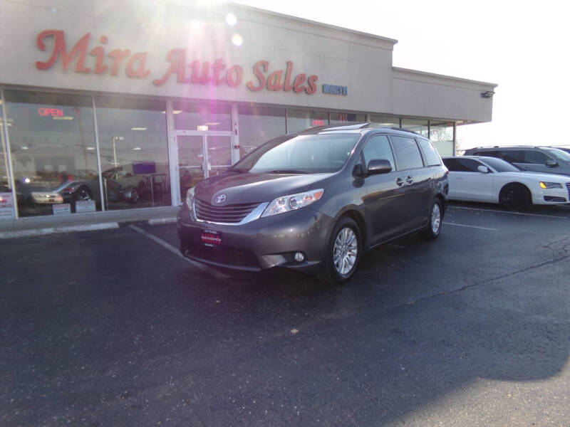 2011 Toyota Sienna XLE 7-Passenger Auto Access Seat