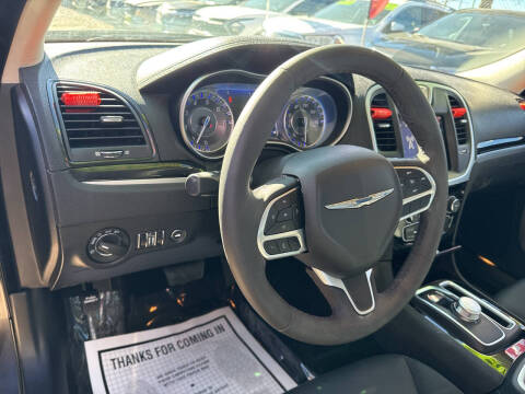 2023 Chrysler 300 Touring