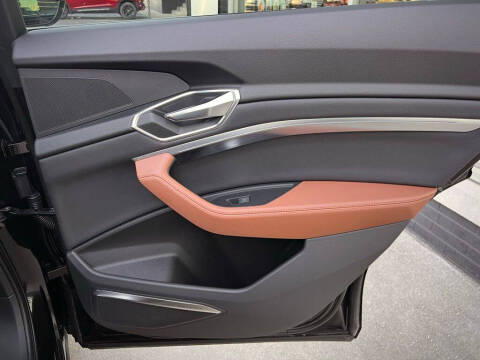 2023 Audi e-tron quattro Premium Plus