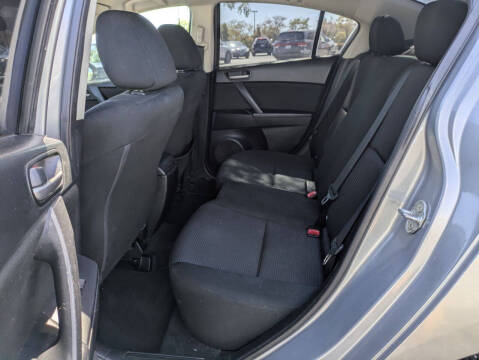 2013 Mazda MAZDA3 i SV