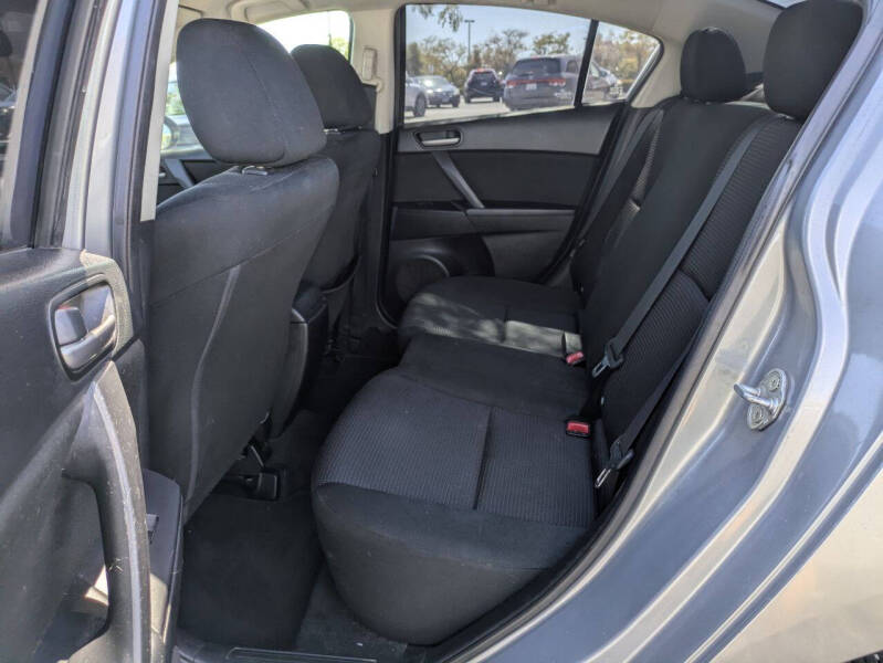 2013 Mazda MAZDA3 i SV