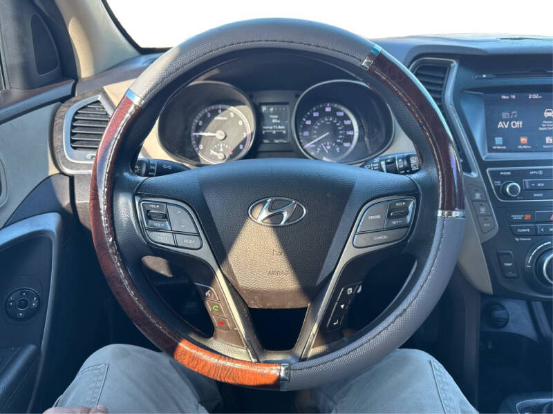 2017 Hyundai Santa Fe SE