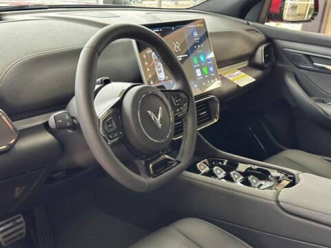 2025 VinFast VF8 Plus