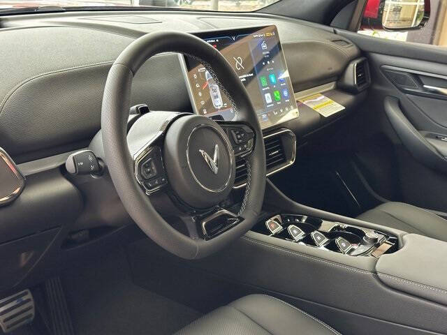 2025 VinFast VF8 Plus