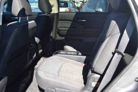 2022 Nissan Pathfinder SV